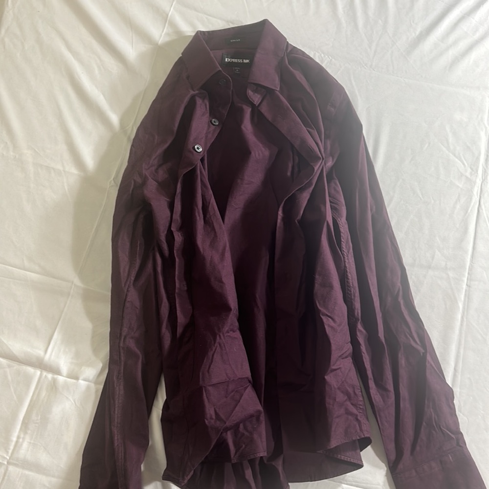 Express Small Button Up - Picture 2 of 3